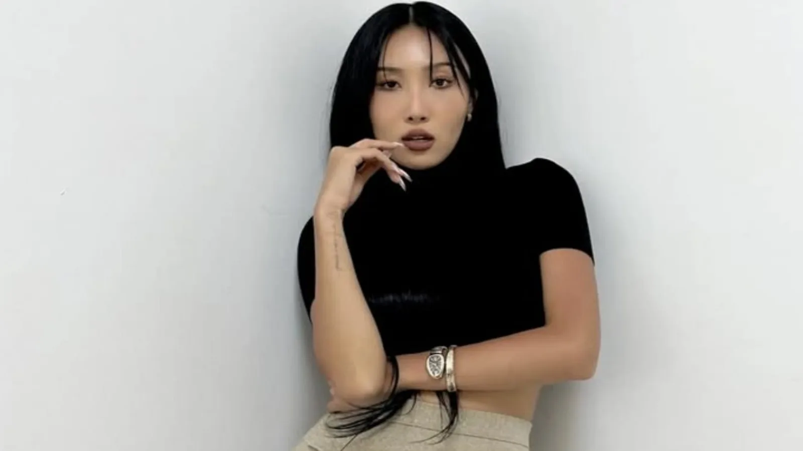 Has Hwasa Split From Businessman Boyfriend? MAMAMOO Star Drops Major Hints About Her Relationship Status