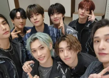 Stray Kids’ Lee Know Celebrates Birthday with $140K Donation to Medical Care & Cat Rescue