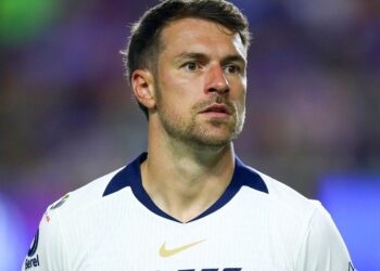 MAZATLAN, MEXICO - SEPTEMBER 12: Aaron Ramsey of Pumas looks on before the 8th round match between Mazatlan FC and Pumas UNAM as part of the Torneo Apertura 2025 Liga MX at Estadio El Encanto on September 12, 2025 in Mazatlan, Mexico. (Photo by Sergio Mejia/Getty Images)