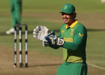 FILE PHOTO: Cricket - Third One Day International - South Africa v India - Newlands Cricket Ground, Cape Town, South Africa - January 23, 2022 South Africa's Quinton de Kock celebrates after taking the wicket of India's Shreyas Iyer REUTERS/Sumaya Hisham