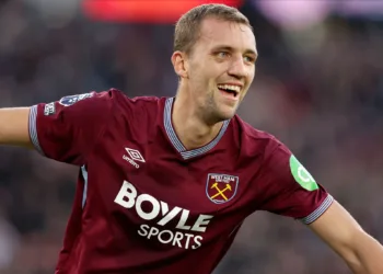 LONDON, ENGLAND - NOVEMBER 2: Tomas Soucek of West Ham United celebrates 3rd goal during the Premier League match between West Ham United and Newcastle United at London Stadium on November 2, 2025 in London, England. (Photo by Neal Simpson/Sportsphoto/Allstar via Getty Images)