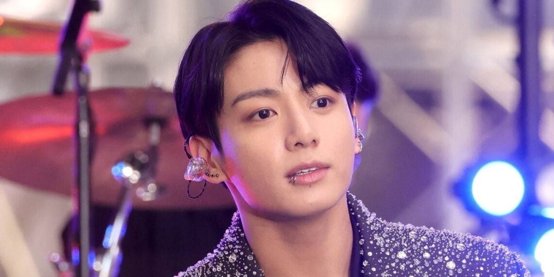 NEW YORK, NEW YORK - NOVEMBER 08: Jungkook of BTS performs on NBC's "Today" at Rockefeller Plaza on November 08, 2023 in New York City.   Michael Loccisano/Getty Images/AFP (Photo by Michael loccisano / GETTY IMAGES NORTH AMERICA / Getty Images via AFP)