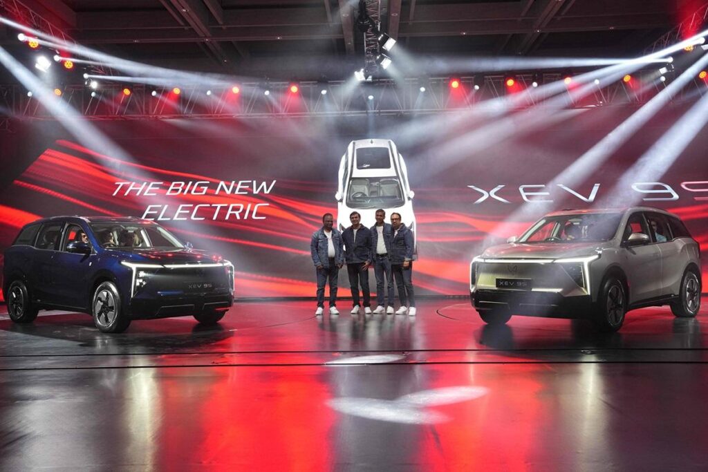 Mahindra XEV 9S and XUV 7XO
