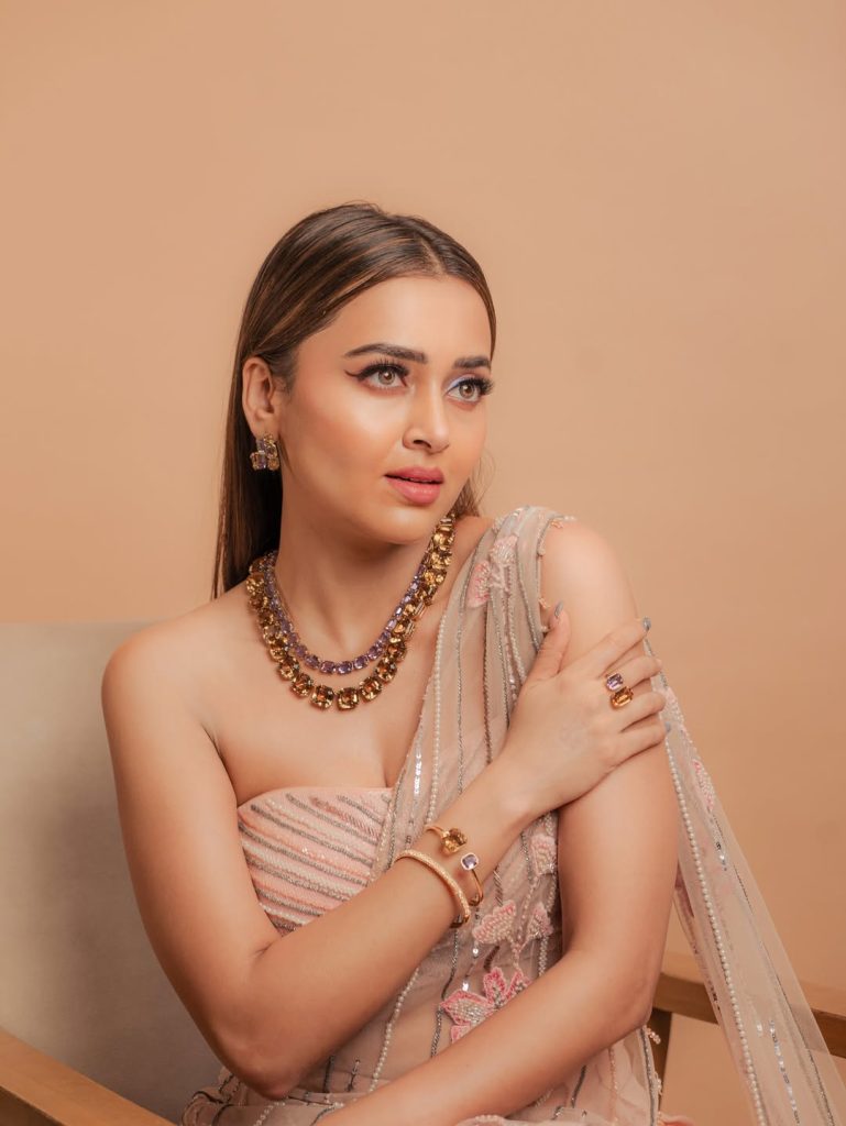 Tejasswi Prakash Hot Photos