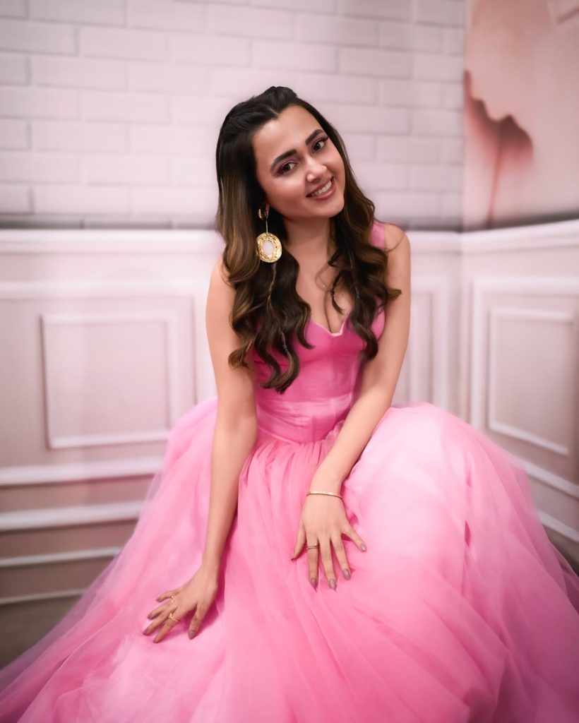 Tejasswi Prakash Hot Photos