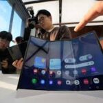 Flexible Screens Are Reshaping Smartphone Design in 2026