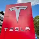 Tesla Influencers Diverge as Loyalty Wanes in Historic Brand Shift