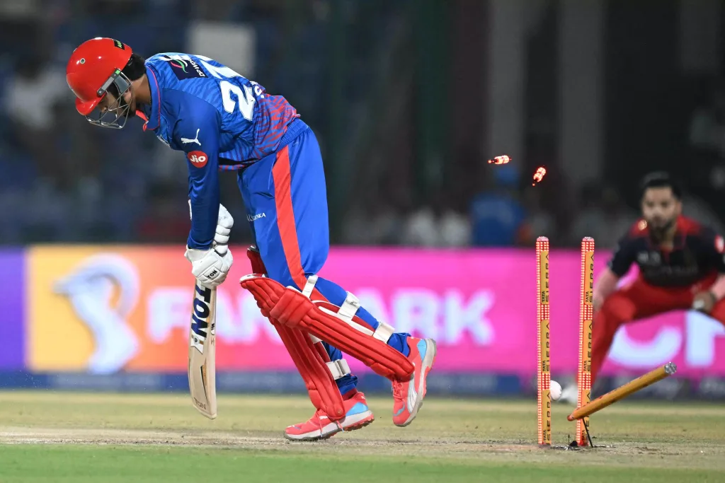 IPL 2026 Match Report: Hazlewood and Bhuvneshwar Destroy Delhi as Kohli Seals Record-Breaking Win for RCB