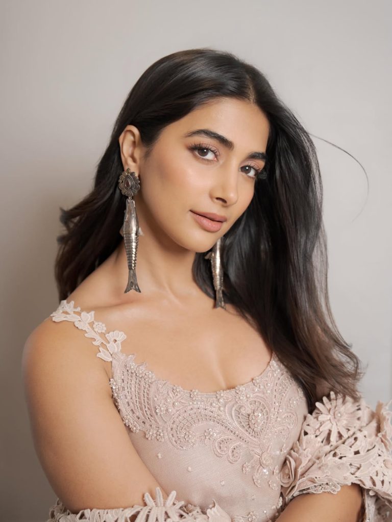 Pooja Hegde Hot Pics