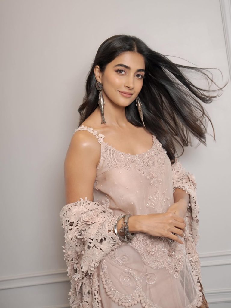 Pooja Hegde Hot Pics