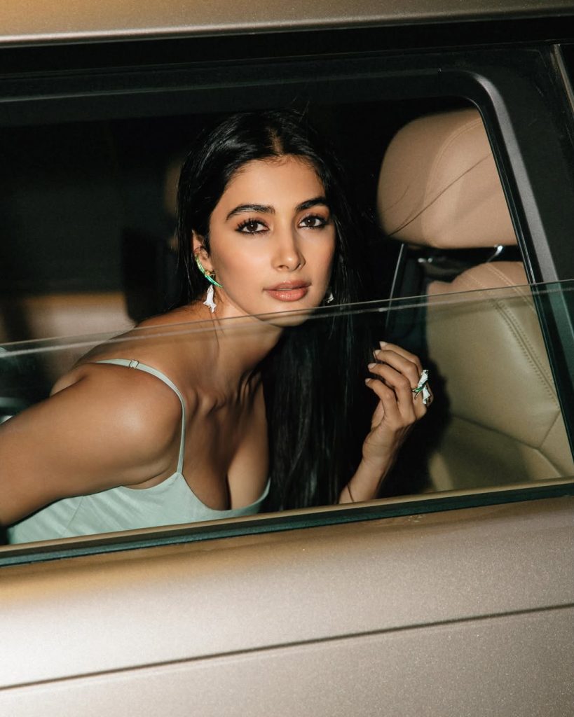 Pooja Hegde Hot Pics