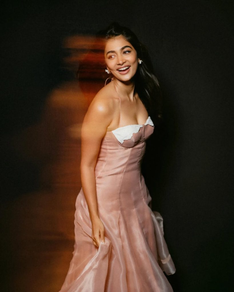 Pooja Hegde Hot Pics
