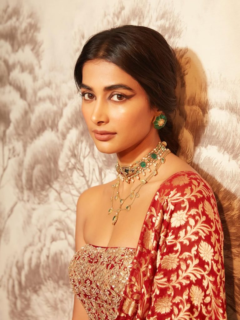 Pooja Hegde Hot Pics