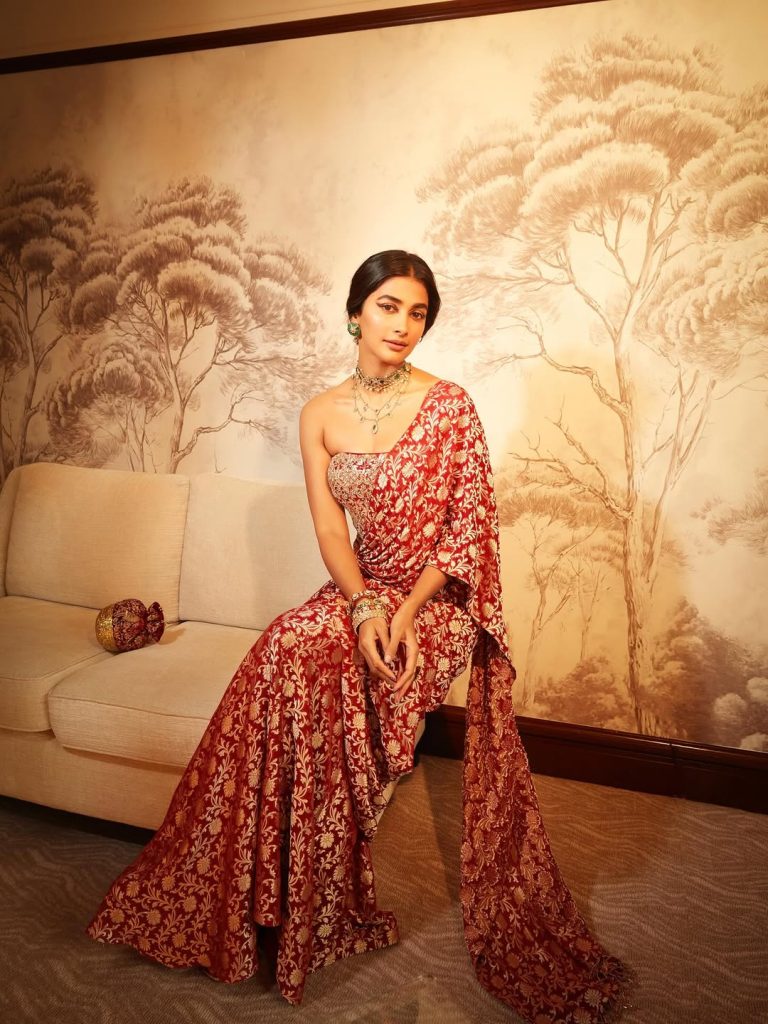Pooja Hegde Hot Pics