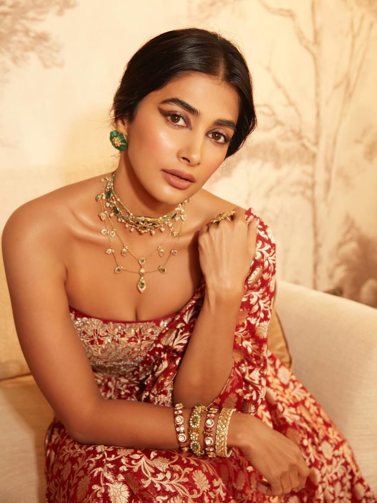 Pooja Hegde Hot Pics