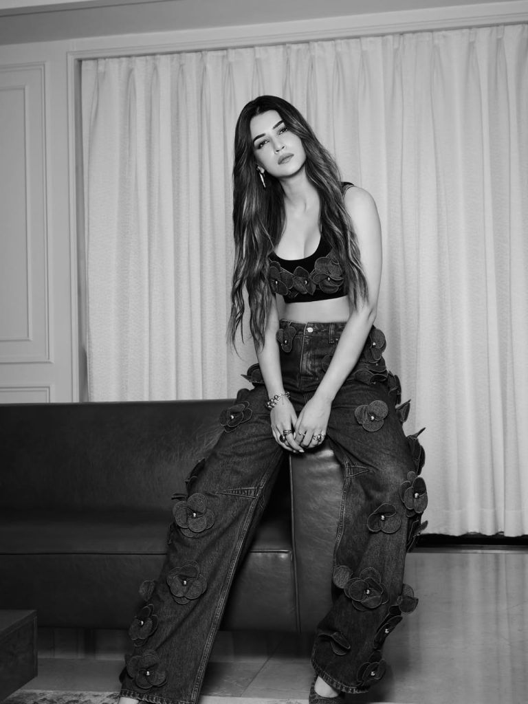 Kriti Sanon Hot Pics