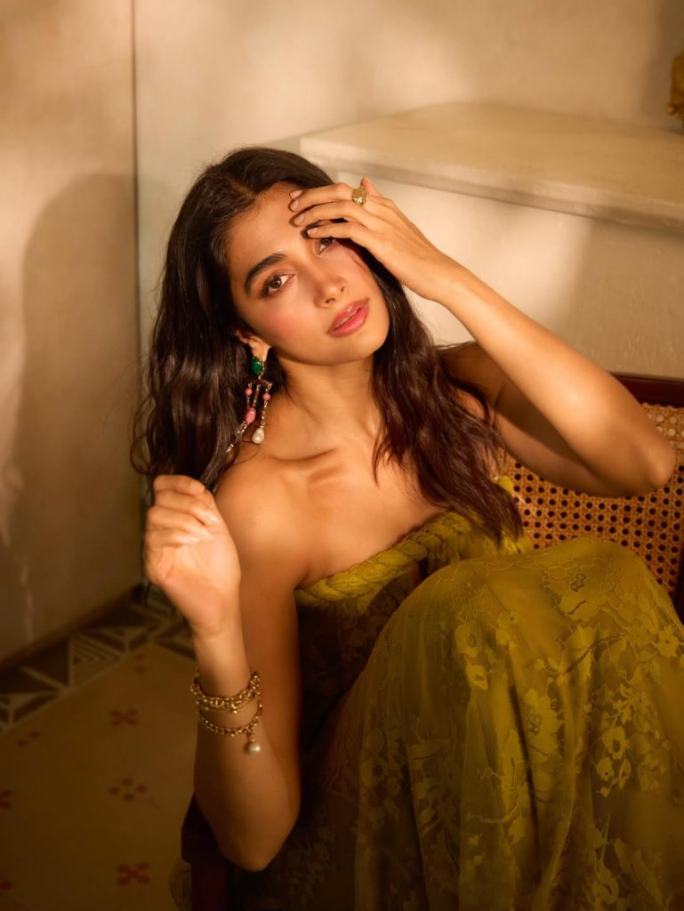 Pooja Hegde Hot Pics