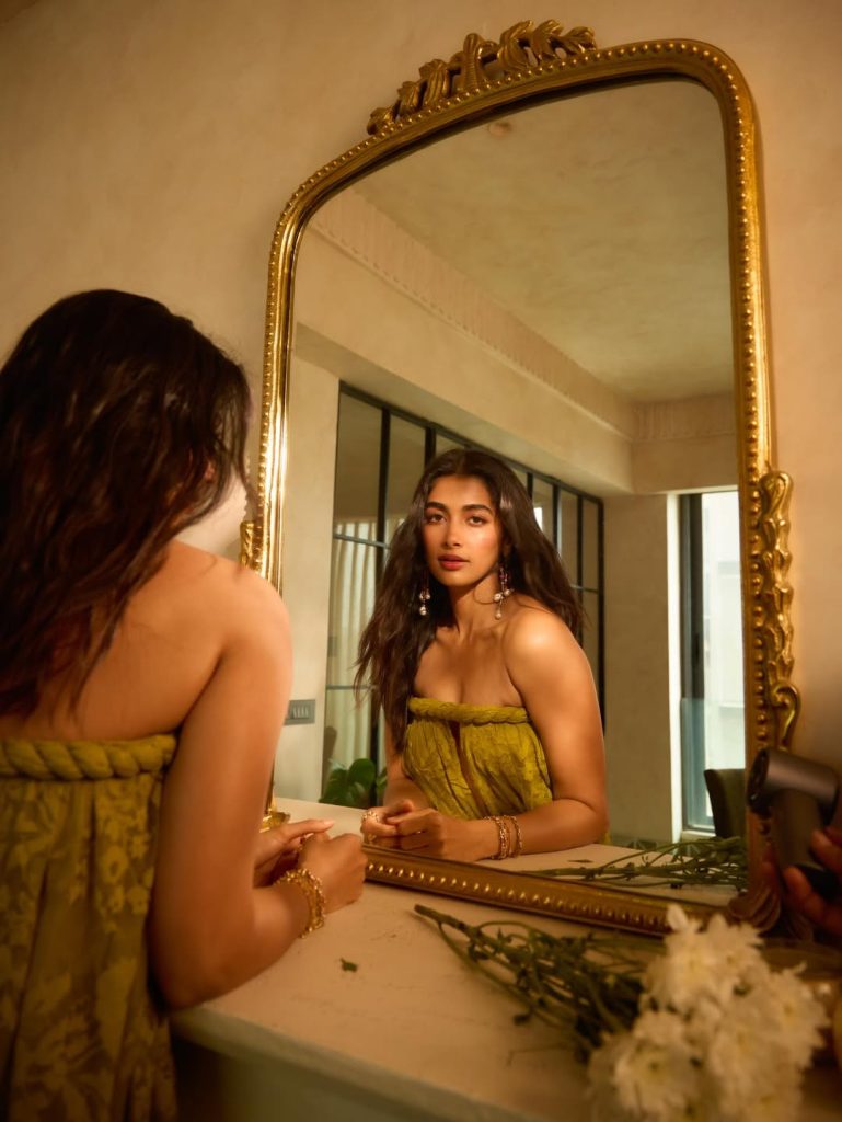 Pooja Hegde Hot Pics