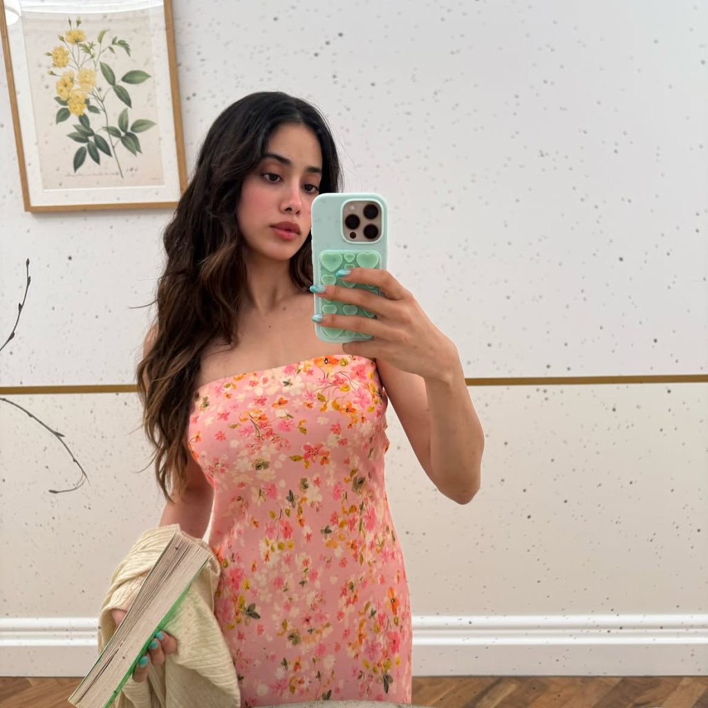 Janhvi Kapoor Hot Images