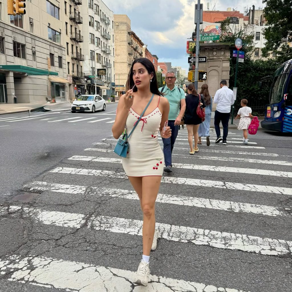 Janhvi Kapoor Hot Images