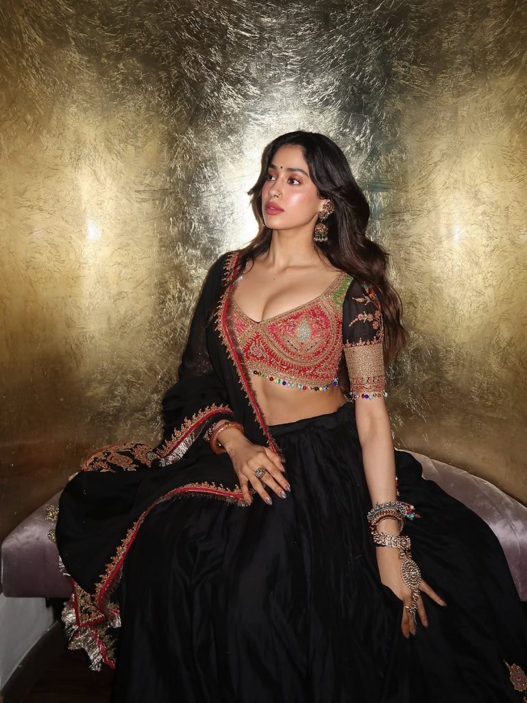 Janhvi Kapoor Hot Images