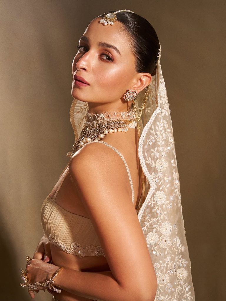 Alia Bhatt Hot Pics