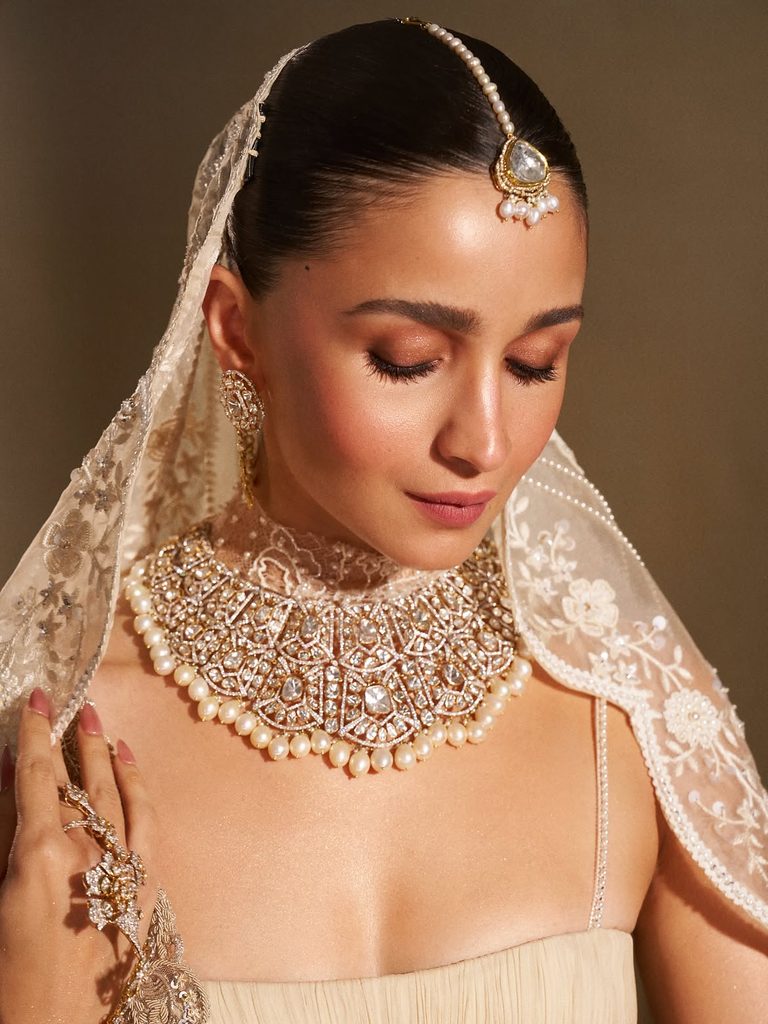 Alia Bhatt Hot Pics