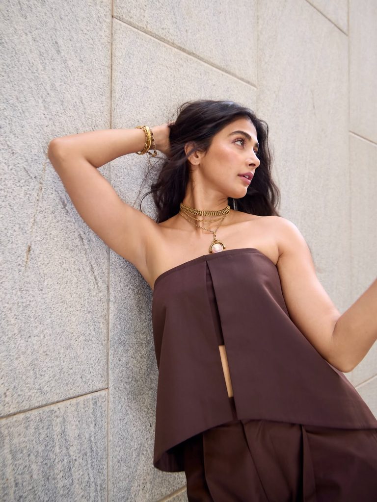 Pooja Hegde Hot Pics