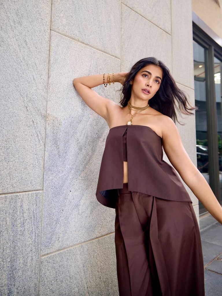 Pooja Hegde Hot Pics