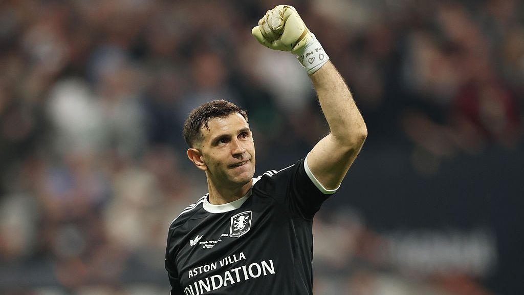 Chelsea Villa Set to Sign Villa Keeper Martínez in £7.5M Deal