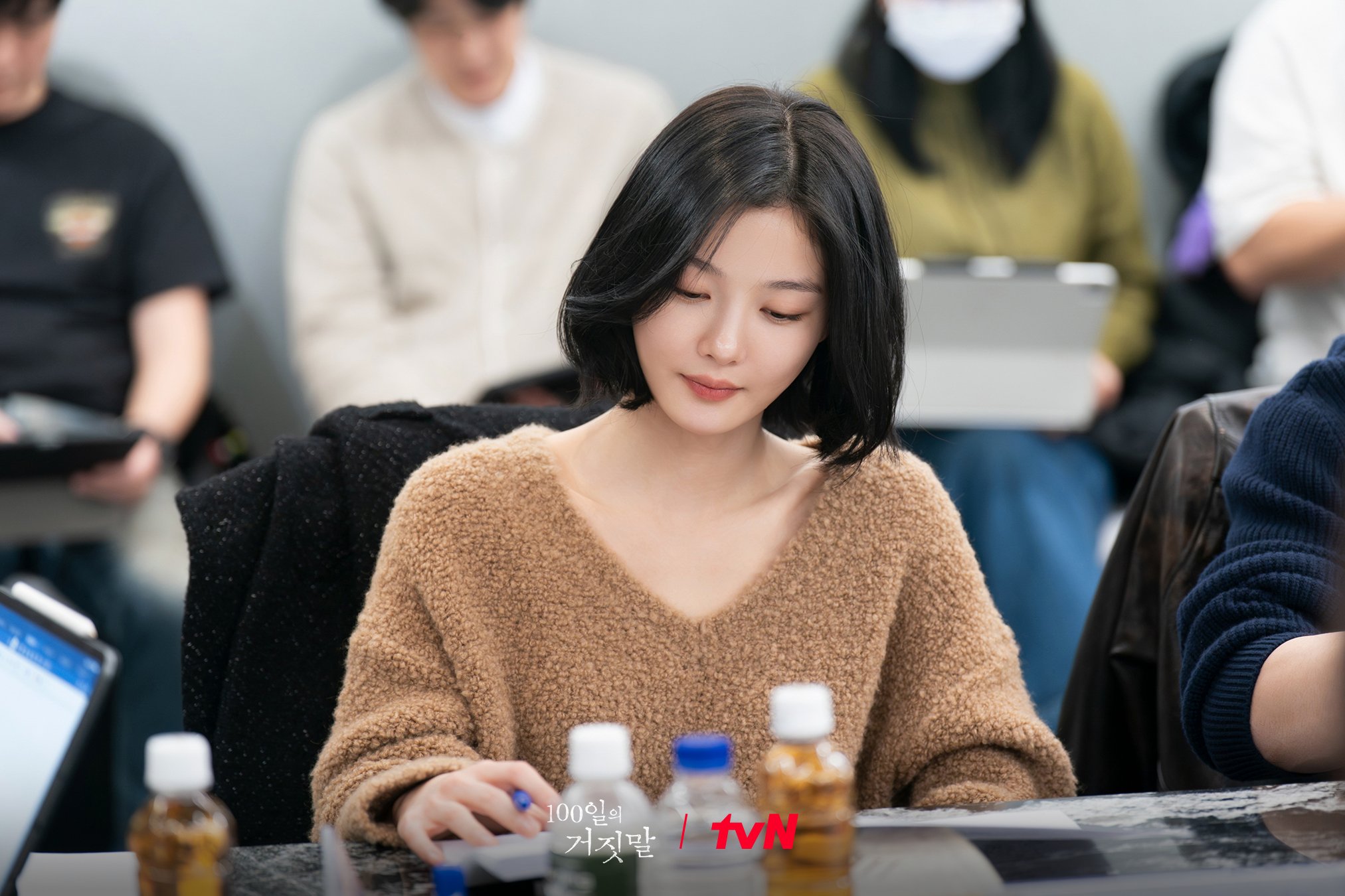 Kim You Jung and Park Jinyoung lead the cast as a pickpocket-turned-spy and an elite interpreter with a hidden past.