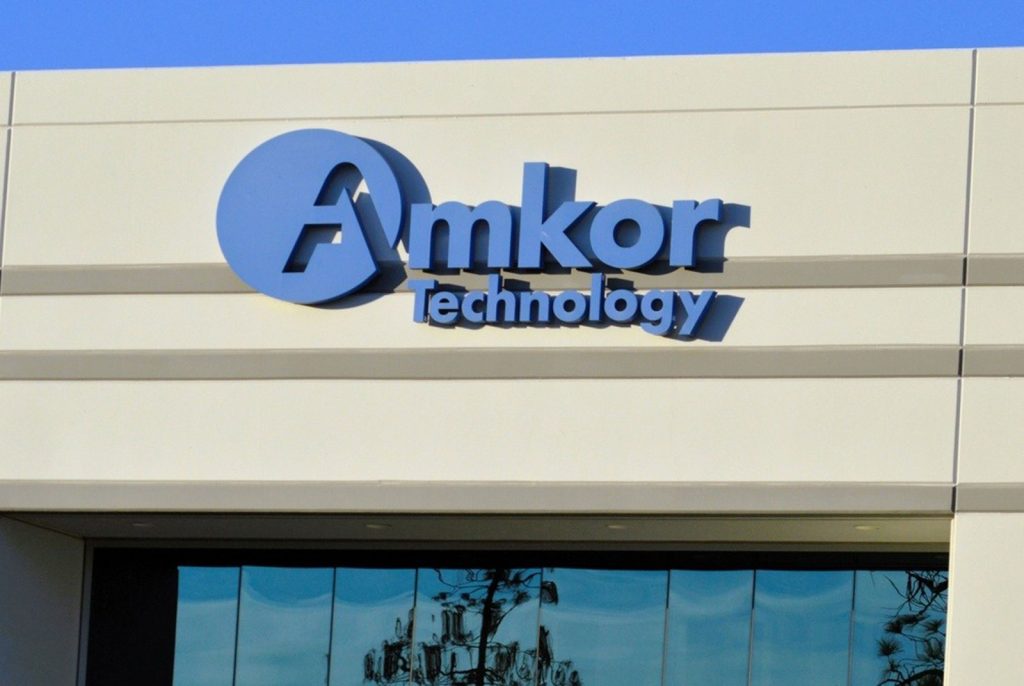 Amkor $1bn stake sale: China chip unit talks in 2026