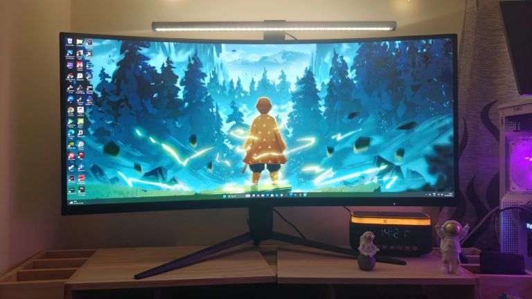 Quntis Monitor Light Bar Glow Review: The Desk Upgrade Every Work-From-Home Professional Needs