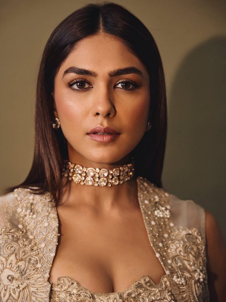 Mrunal Thakur Hot Pics