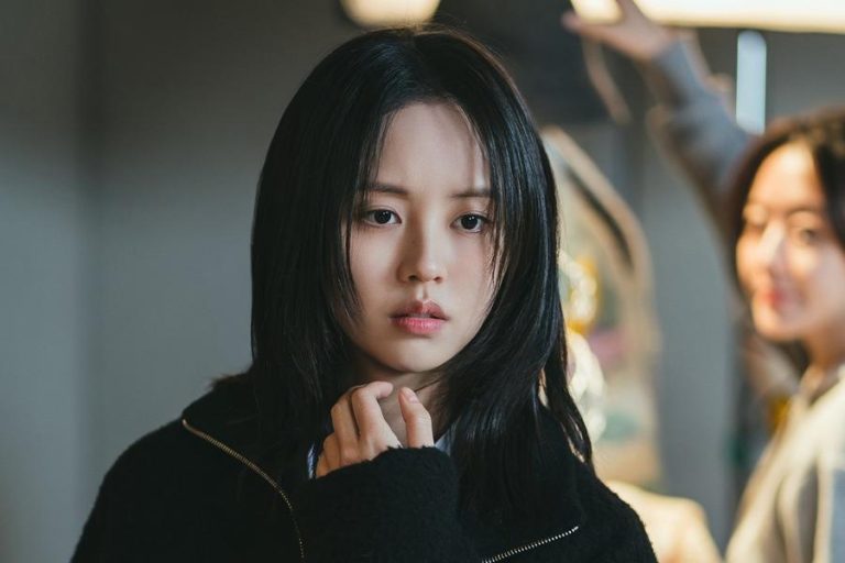 Kim So Hyun’s World Collapses in Between Steps