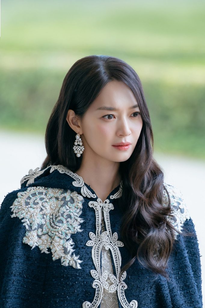 Shin Min Ah 
