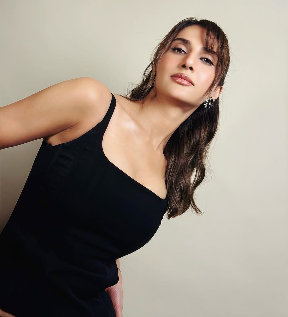 Vaani Kapoor Hot Pics