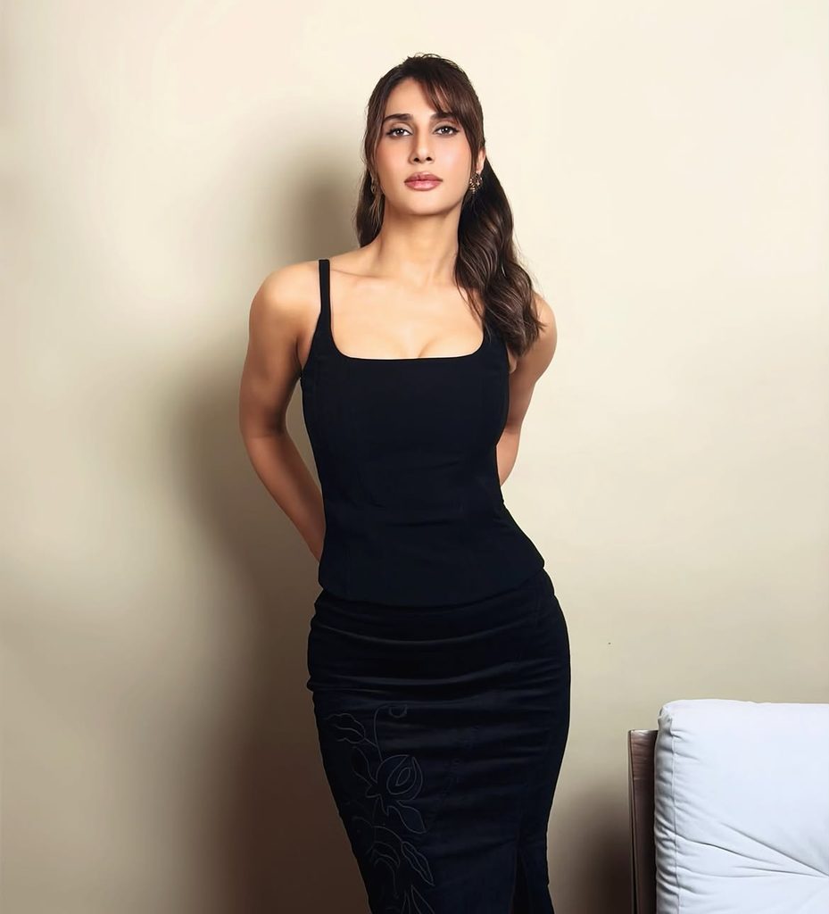 Vaani Kapoor Hot Pics