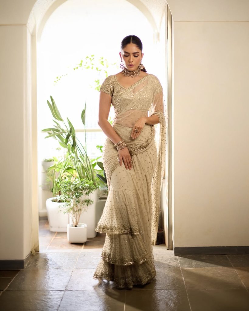 Mrunal Thakur Hot Pics