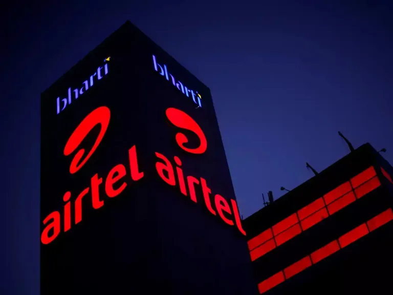 Airtel Postpaid Up ₹50, Free Roaming Included!