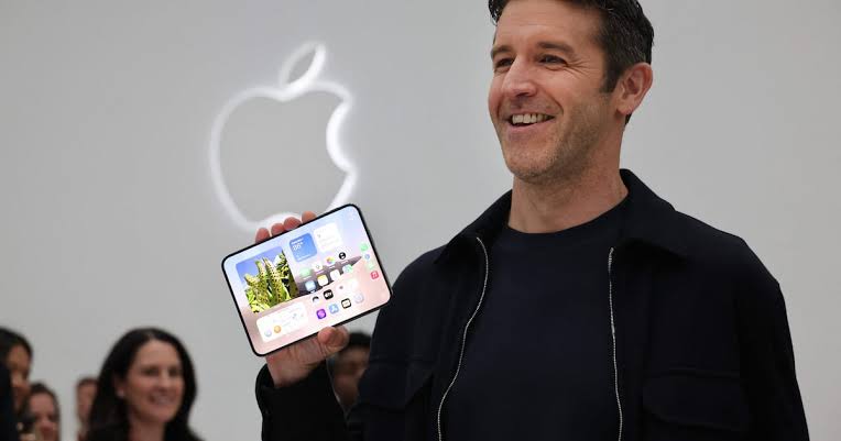 Apple Battles Global Memory Chip Crisis