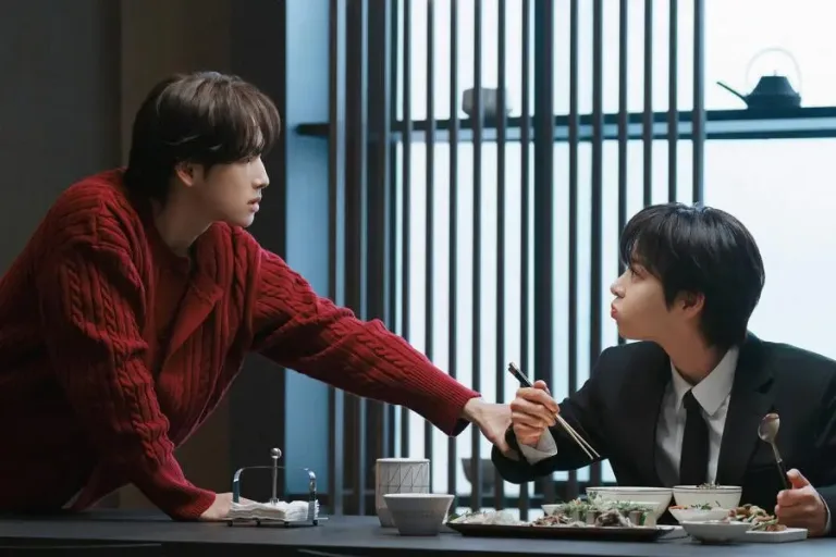 Love in Disguise: Seol In Ah Guards a Moon Jar, Tastes His Food and Hides Her Identity
