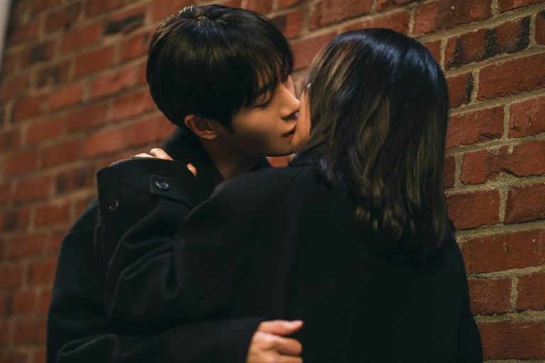 “Between Steps” Is Stealing Hearts, One Quiet Moment at a Time