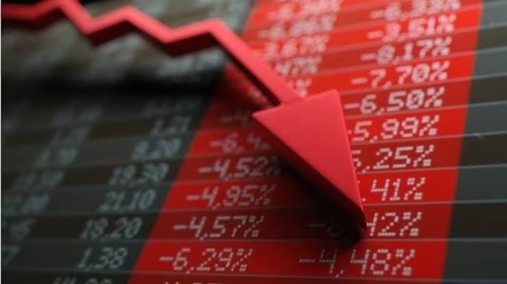 Market Jitters: IT Soars Amid Downturn