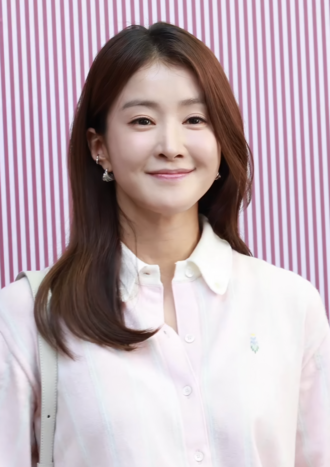Lee Si-young